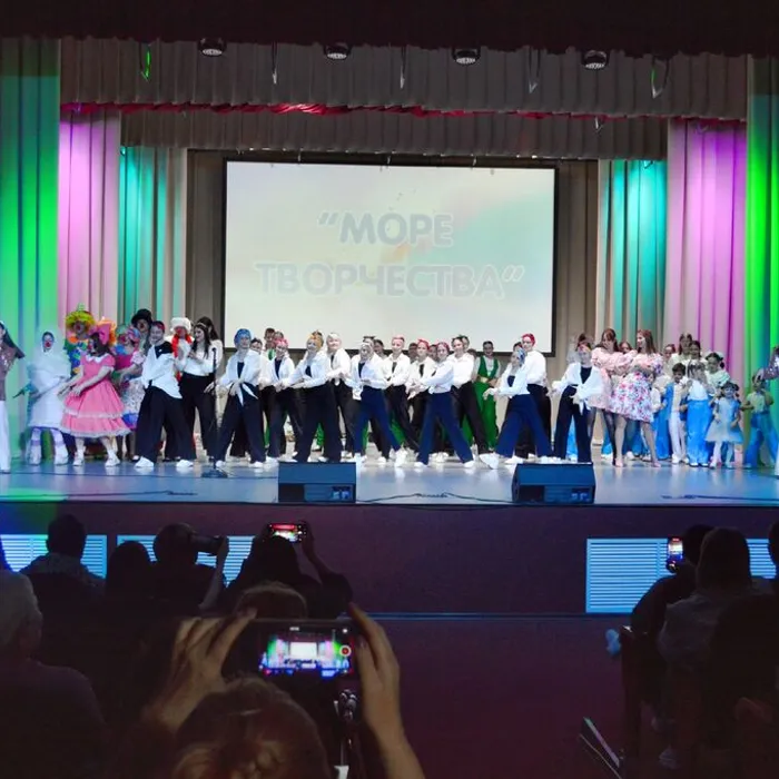 "Море творчества": грандиозный отчётный концерт РДК им. Кирова