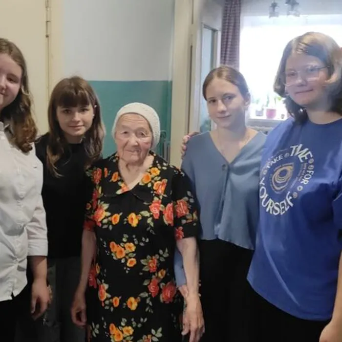 «Старость надо уважать».