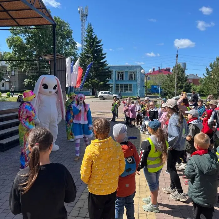 Развлекательная программа «Поиграем, пошумим!».