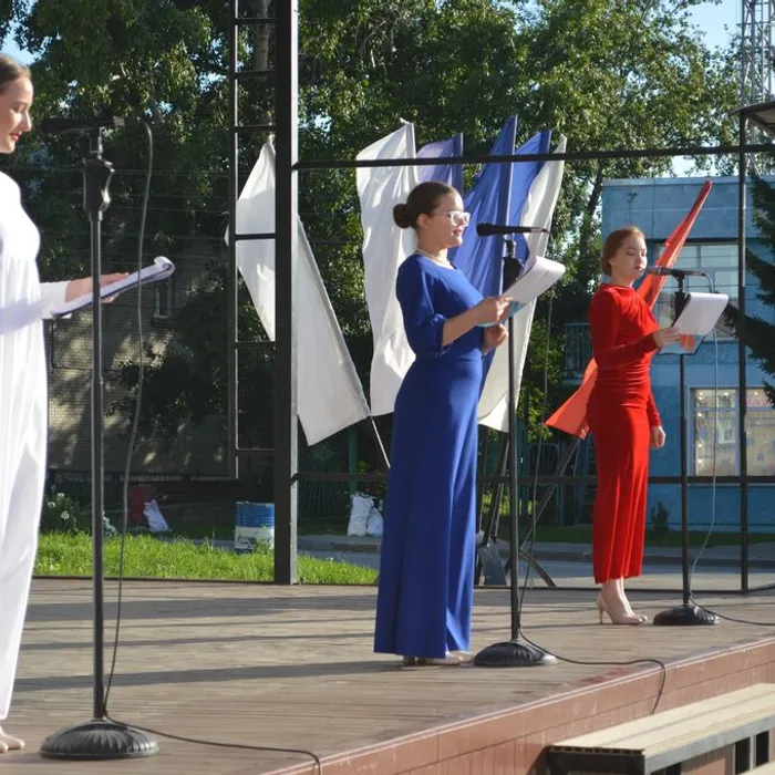 Праздничный концерт «Три цвета красками сияют».