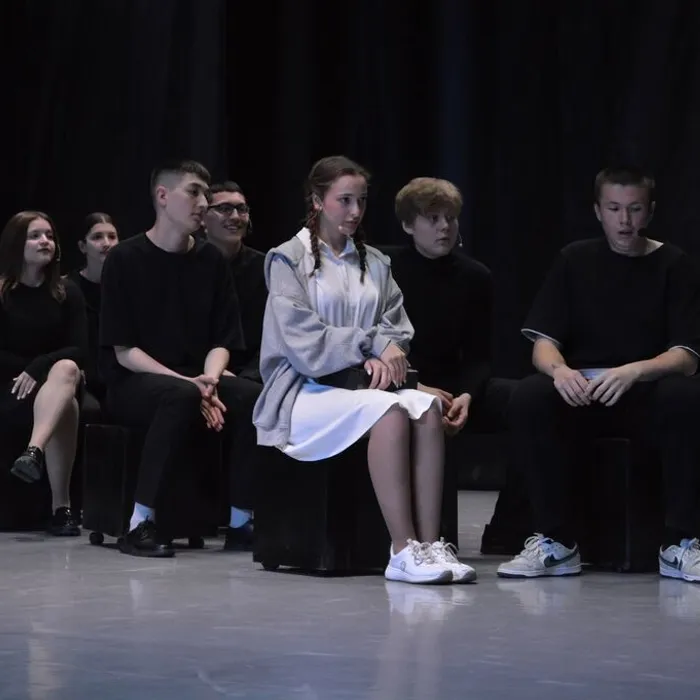 "Детки из клетки": успешная премьера в РДК им. Кирова