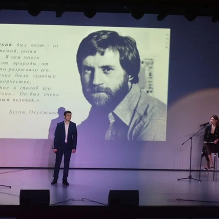 «Он правду людям под гитару говорил».