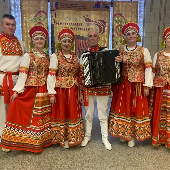 Народный ансамбль "Сибирский сказ" представил Болотное на региональном фестивале "Мелодии традиций"