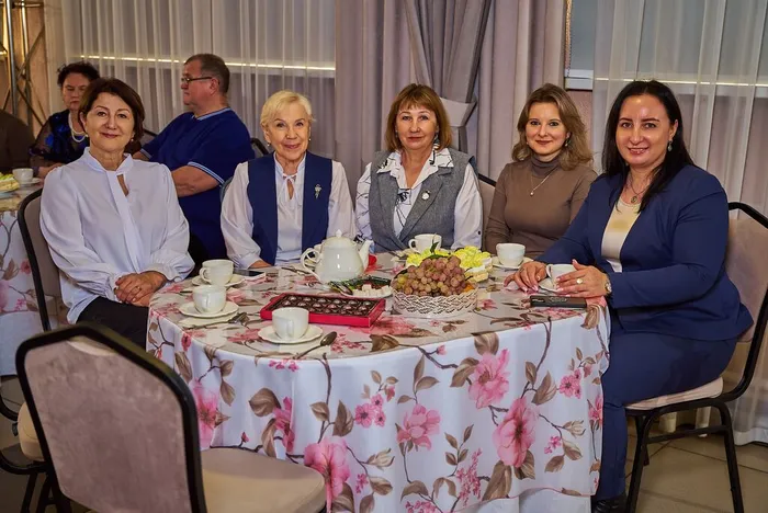 013-6lNQczeB8_Vn3tk3TR_1RdAIe9FFYEDE-RyrVmO2-KmXLlavmXRpK82nER5_1lZkzxl1GdaALVVw